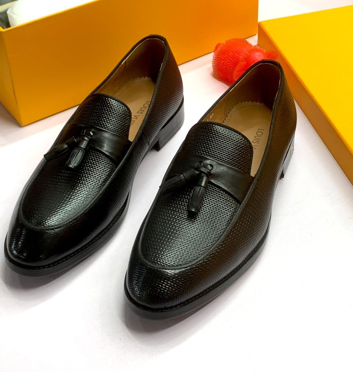 Louis Vuitton Men Shoe-Black