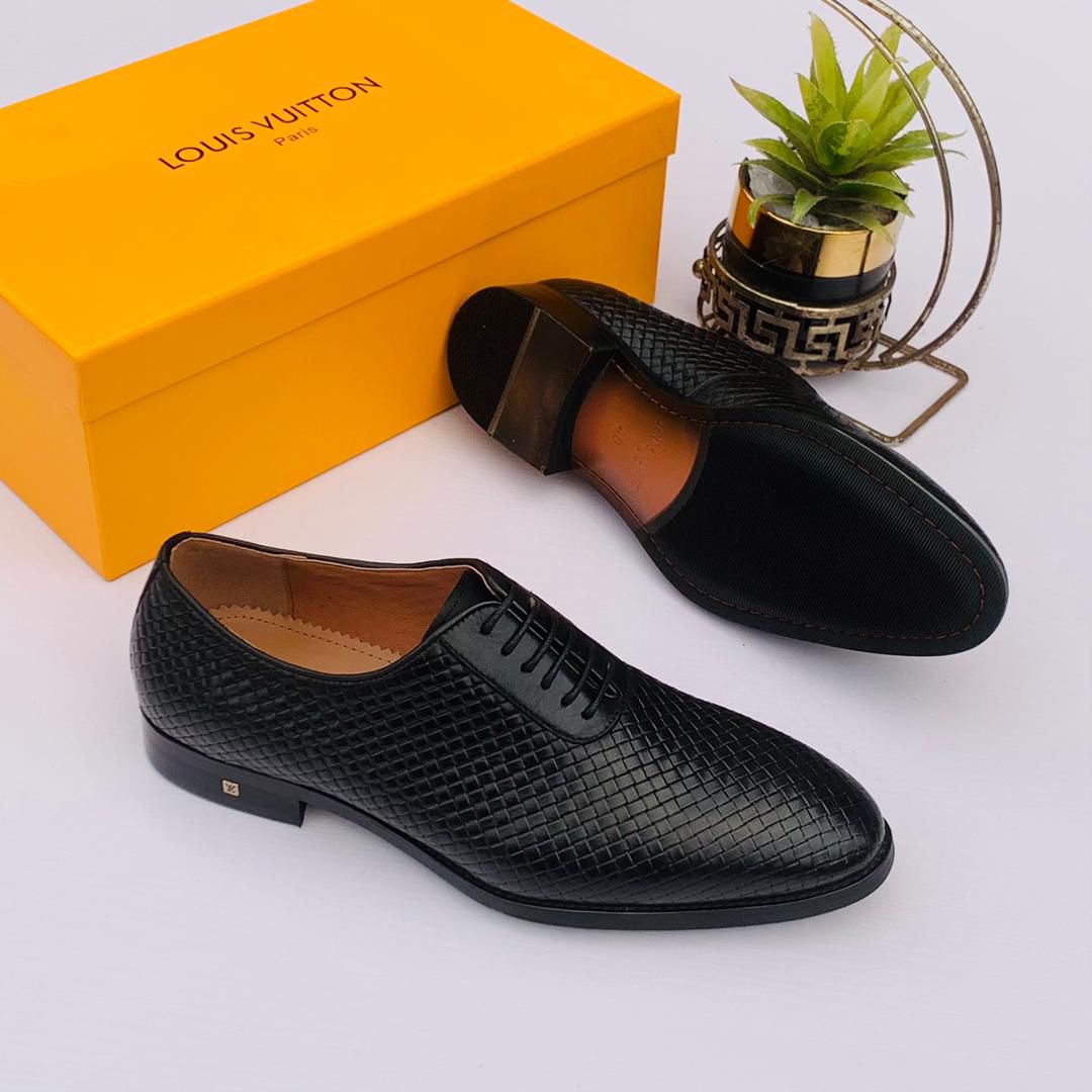 shoe 16
