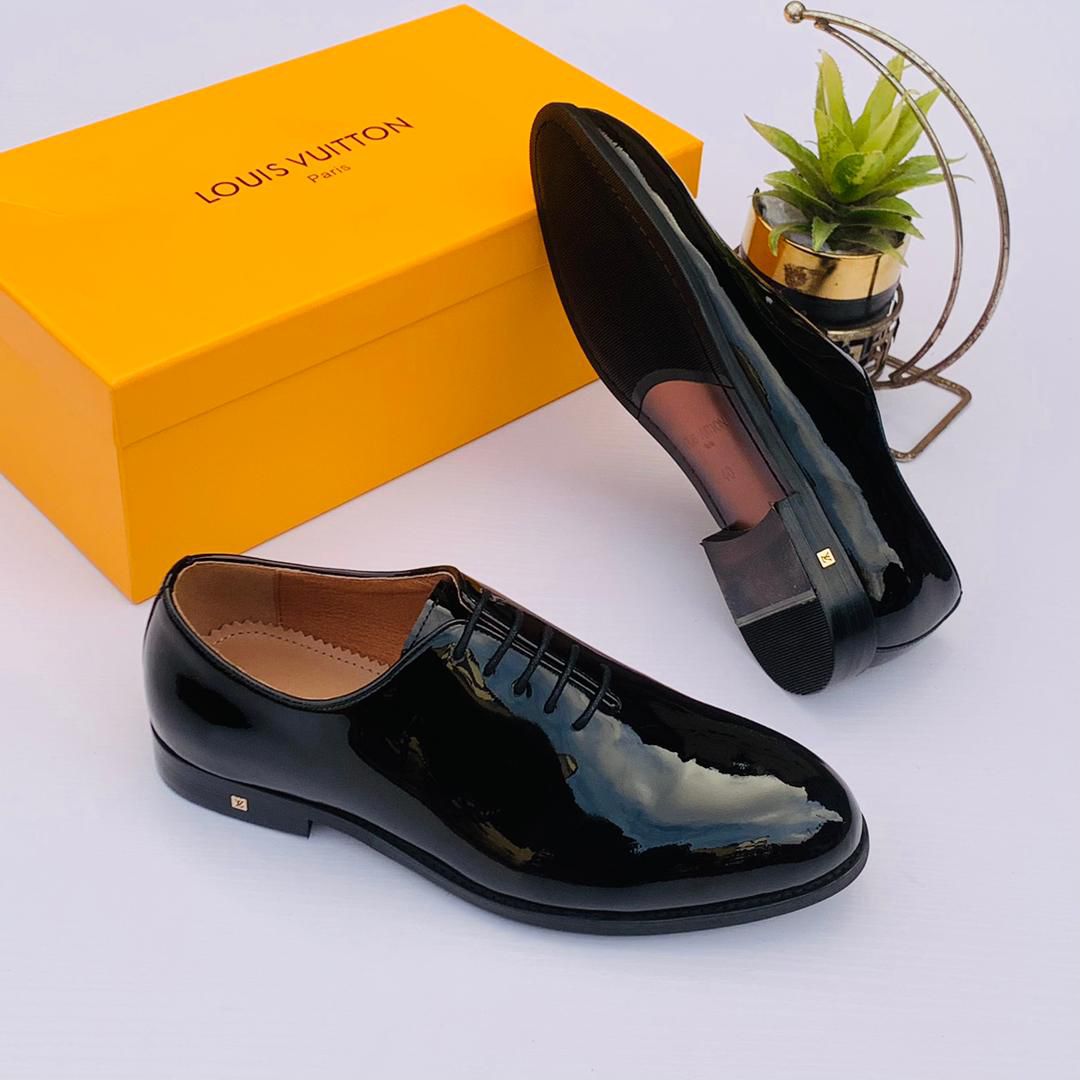 shoe 18