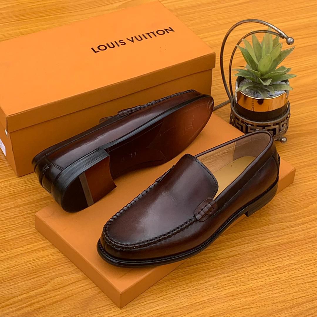 shoe 23